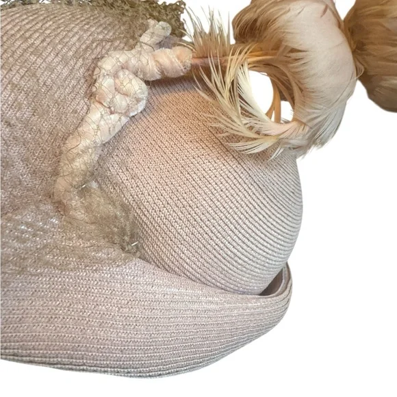 1950s/60s Soft, Muted‎ Pink Straw Fascinator Hat w/Birdcage Veil & Pink Feathers - Picture 5 of 9